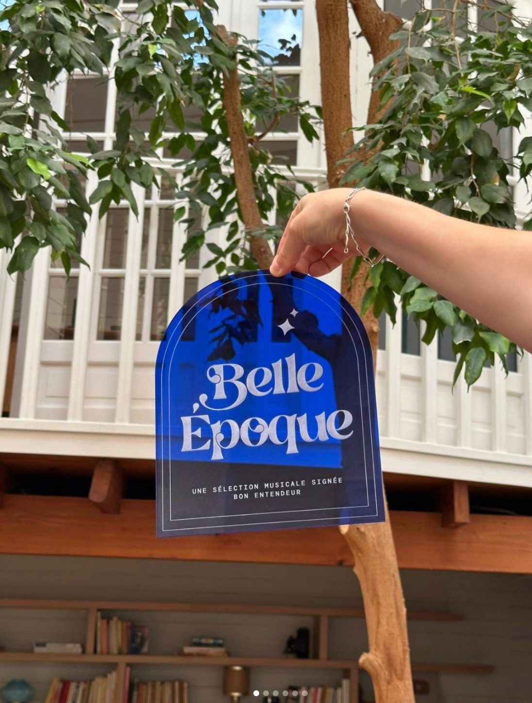 Plaque Belle Époque dans un lieu partenaire
